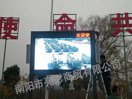 室外P6双立柱LED显示屏防水箱体