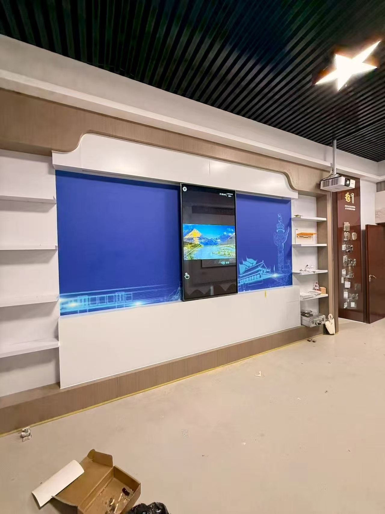 检察院滑轨屏，高科技感，一屏多用省空间